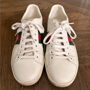 Gucci Womens Bee Sneakers